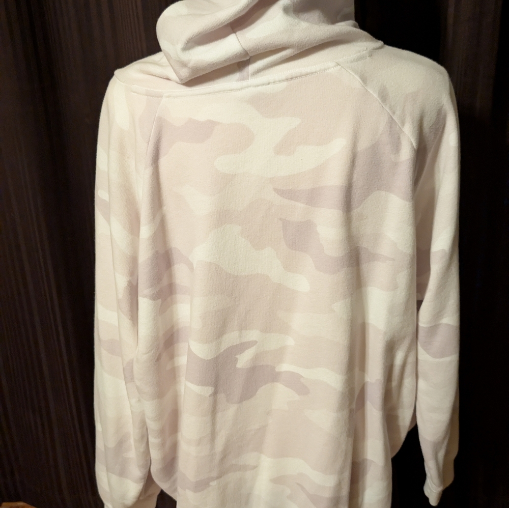 VS Pink White Camo Hoodie Size XL - Picture 4 of 12